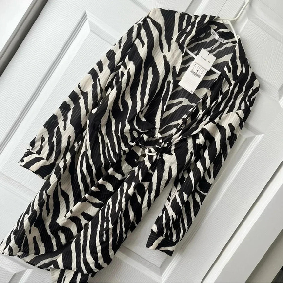 NWT Zara Tan and Black Zebra Print Geometric Wrap Dress Size Large - Picture 3 of 7